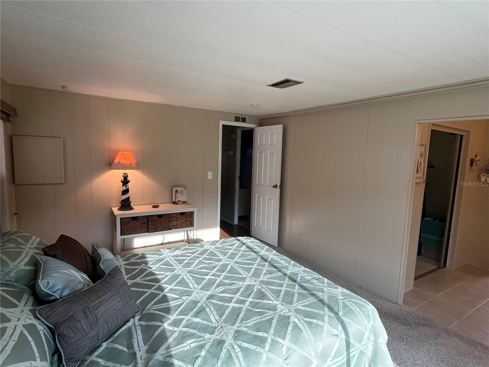 Image 31 of 39 For 825 Jolanda Circle