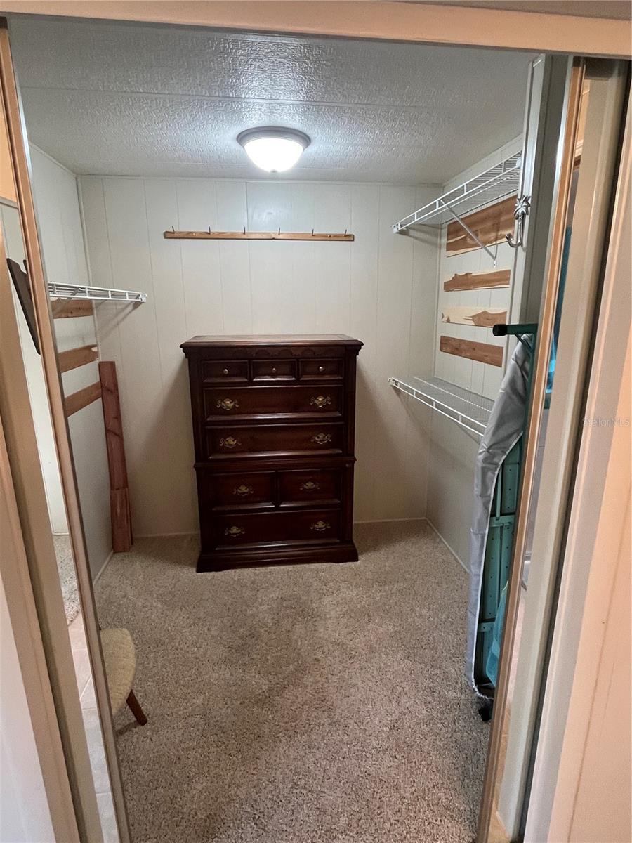 Image 34 of 39 For 825 Jolanda Circle