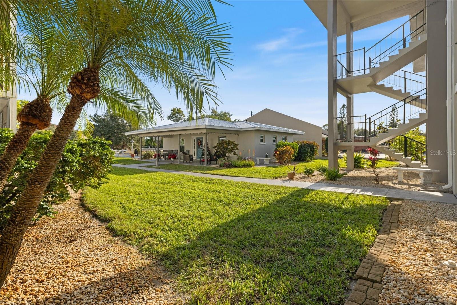 Image 21 of 26 For 649 Tamiami Trail S 305