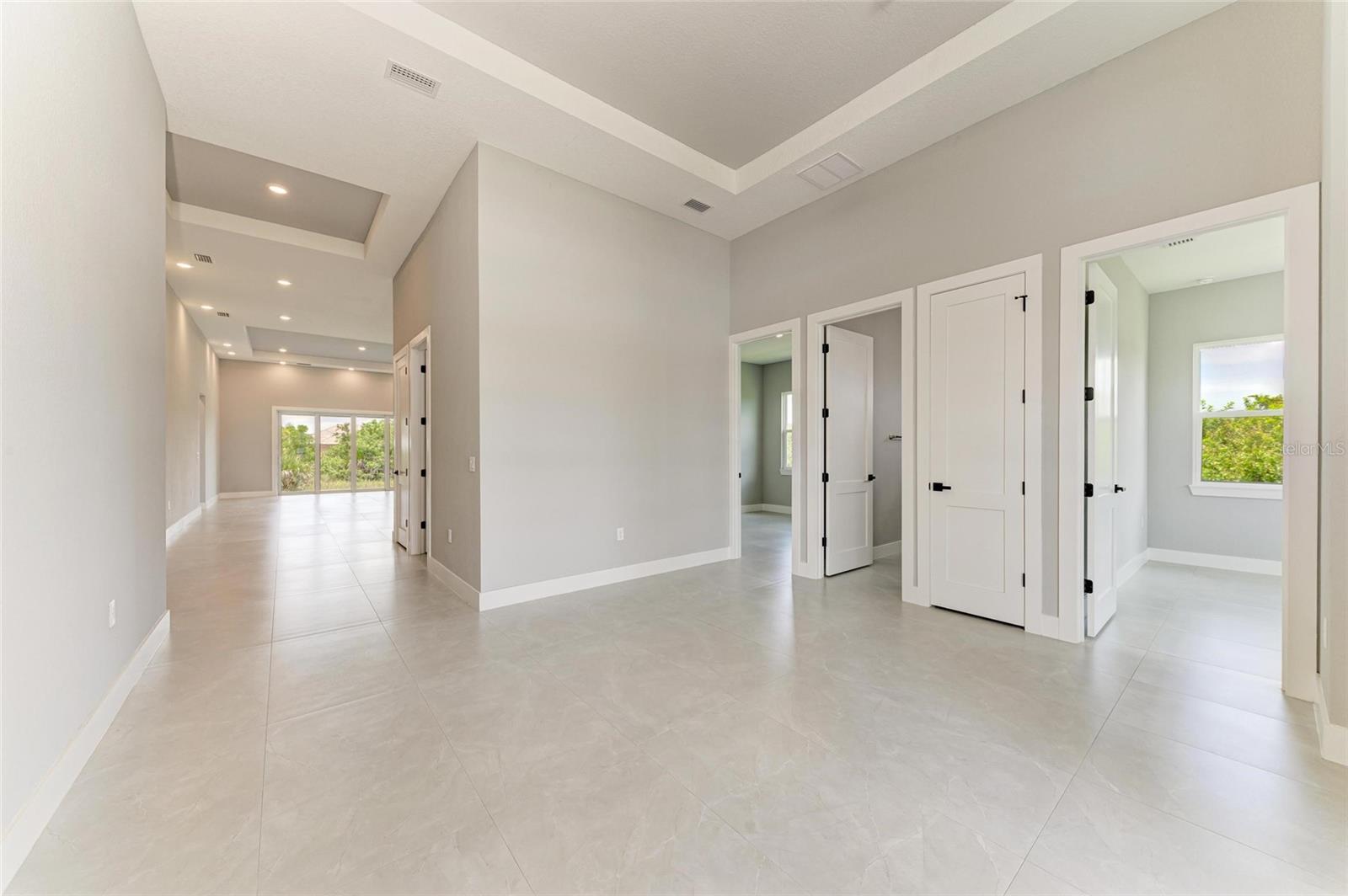 Image 17 of 52 For 8147 Tracy Circle