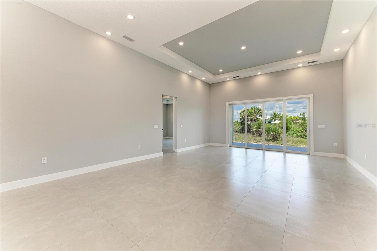 Image 18 of 52 For 8147 Tracy Circle