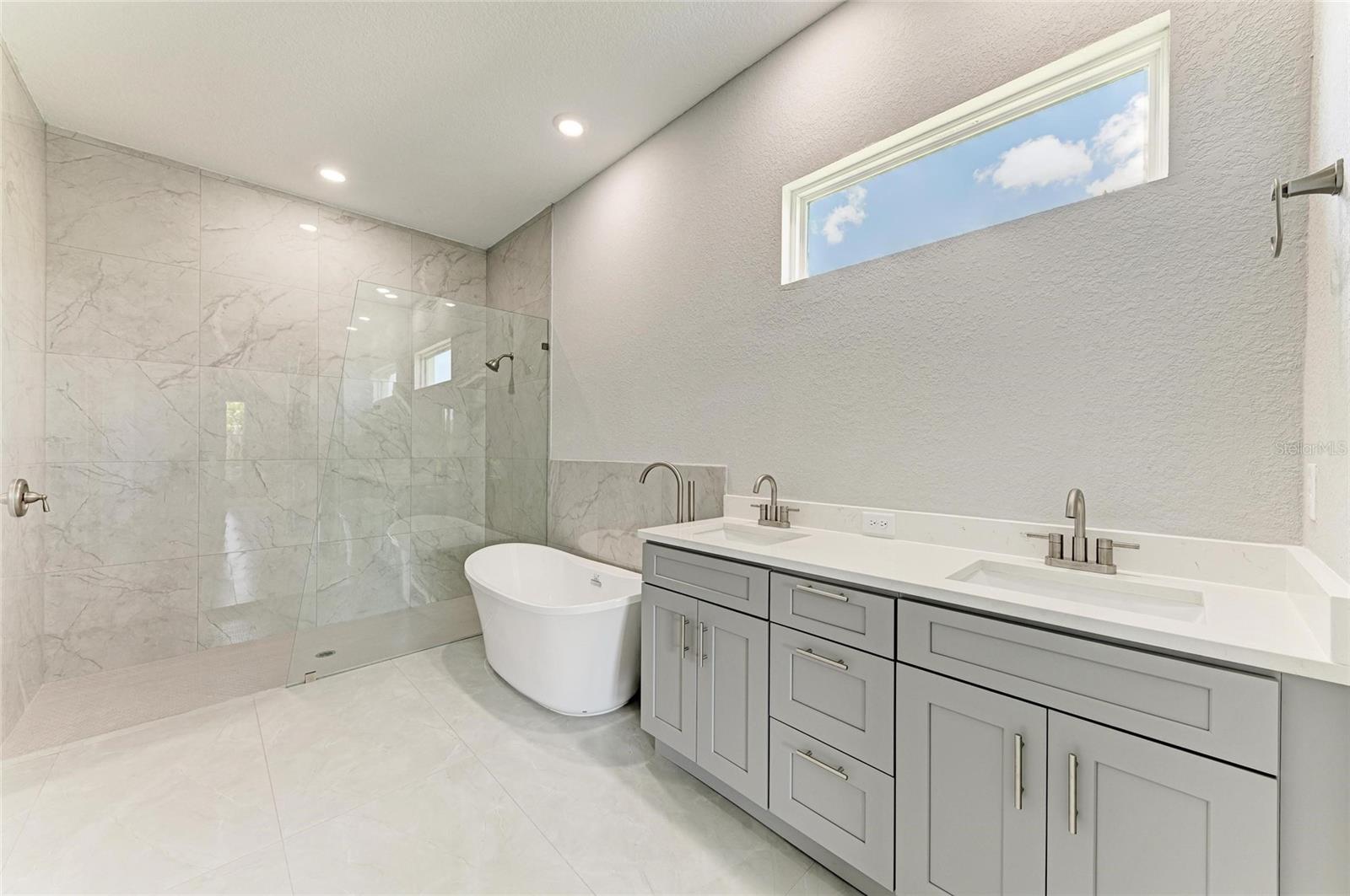 Image 21 of 52 For 8147 Tracy Circle