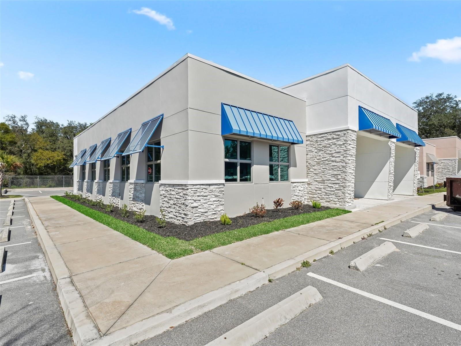 Image 41 of 55 For 871 Highway 466  401&801