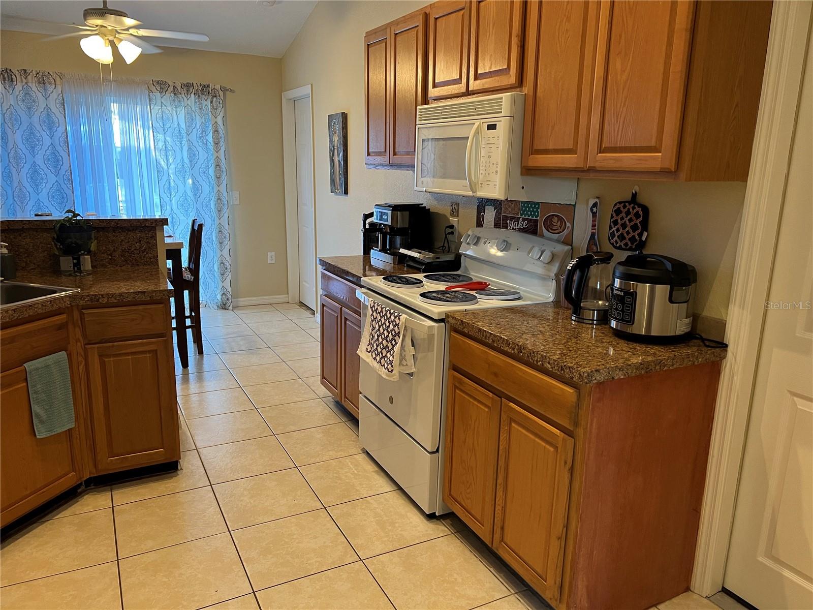 Image 3 of 11 For 390 Colonade Court