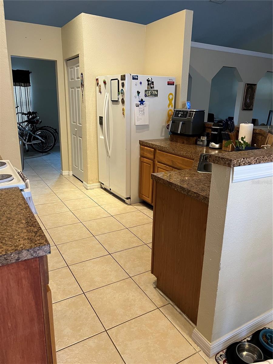 Image 4 of 11 For 390 Colonade Court