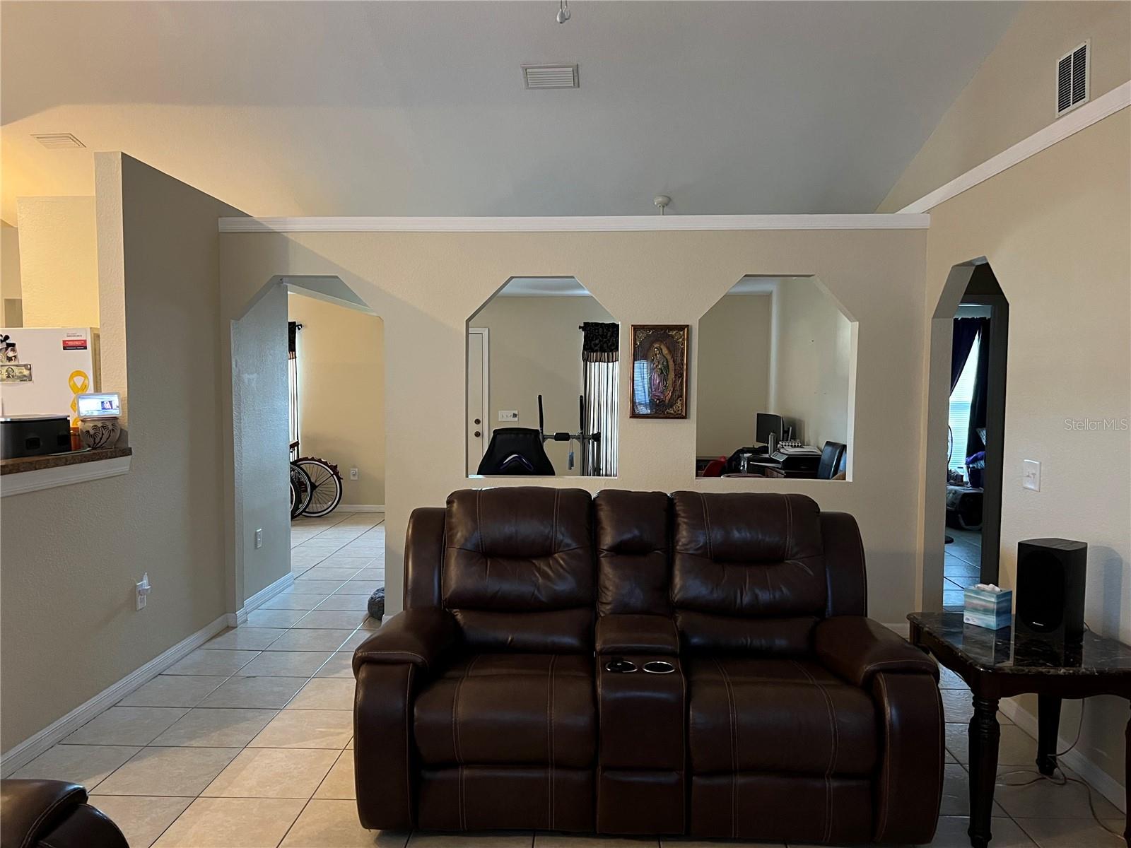 Image 8 of 11 For 390 Colonade Court