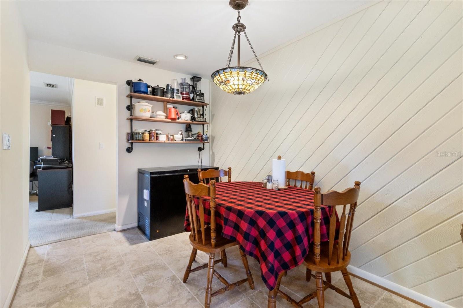 Listing photo id 21 for 11684 Sunnybrook Court