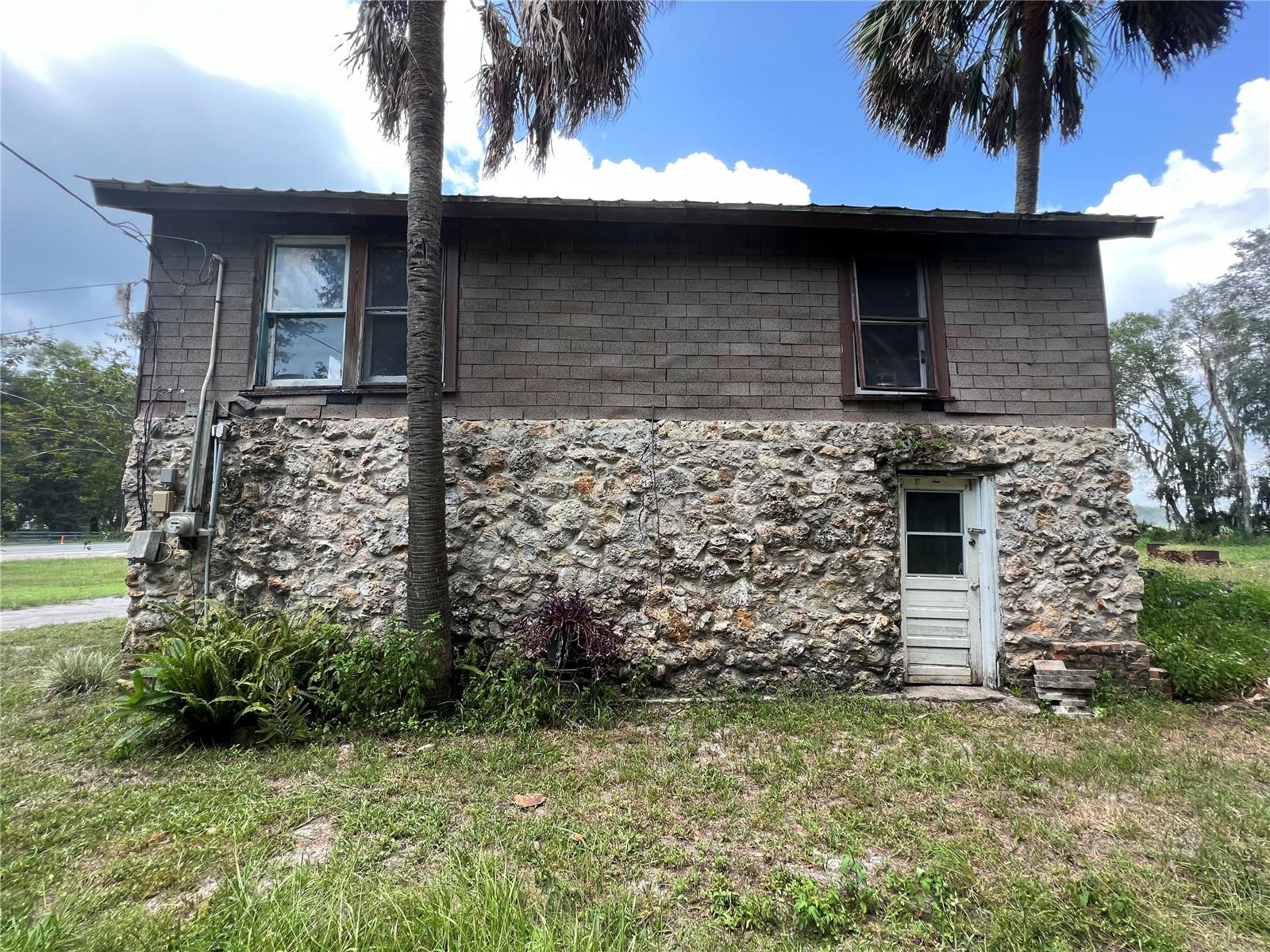 Listing photo id 8 for 2099 N Us Hwy 301