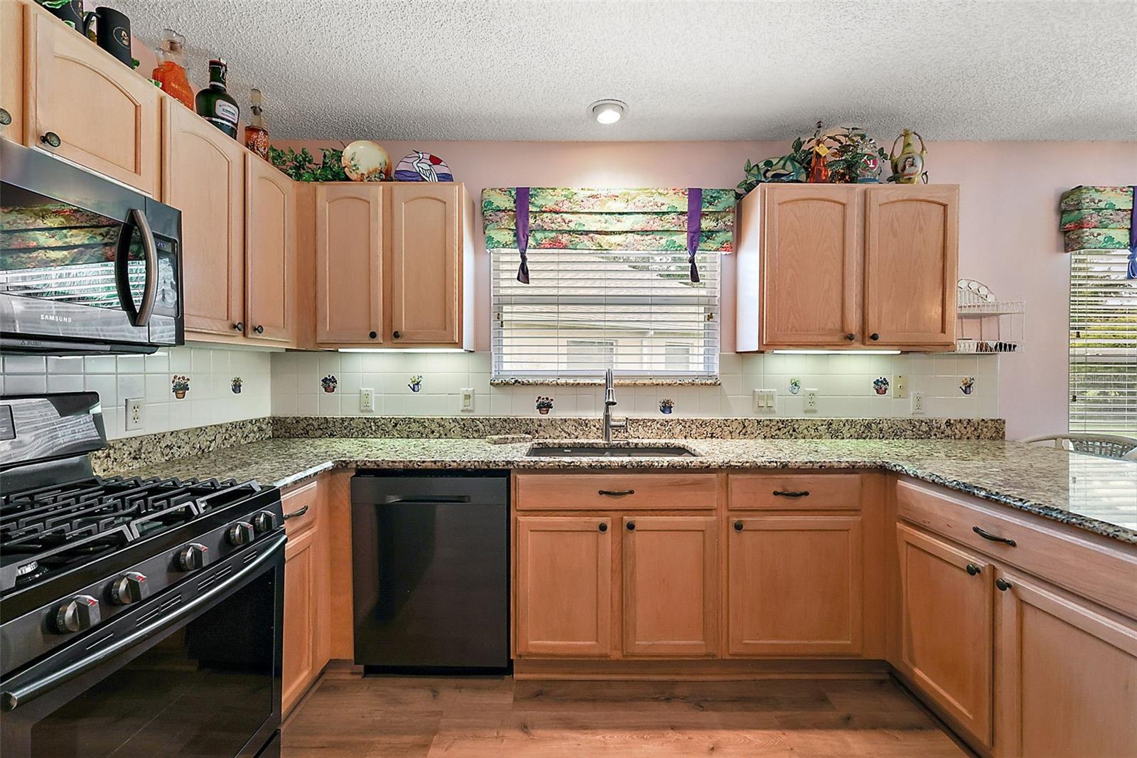 Image 7 of 37 For 1306 De La Garza Place