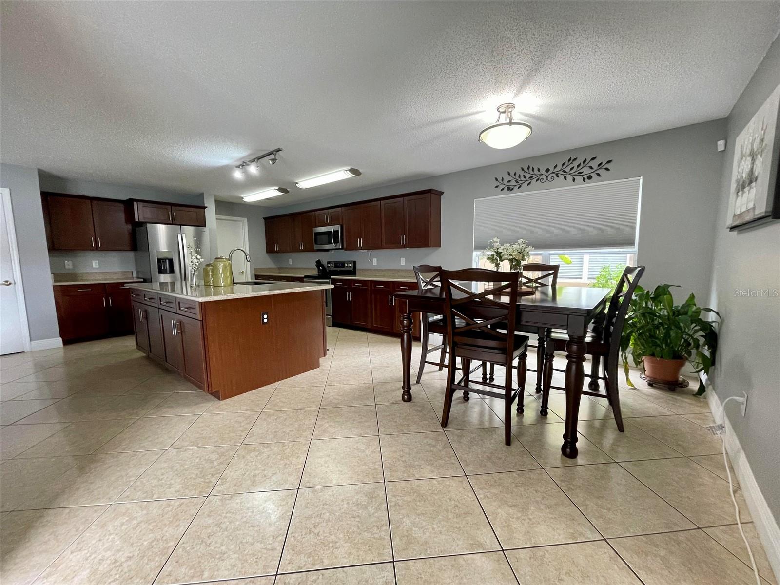 Image 11 of 36 For 14850 Royal Poinciana Drive