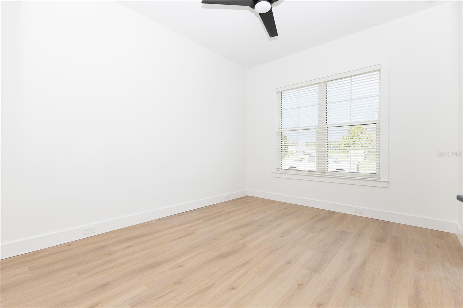 Image 17 of 37 For 10619 Grand Oaks Boulevard