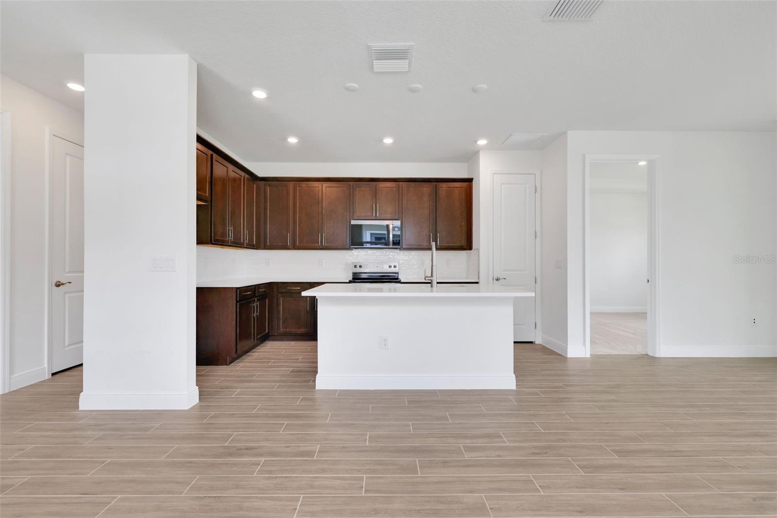Image 21 of 42 For 7610 Sea Oak Court