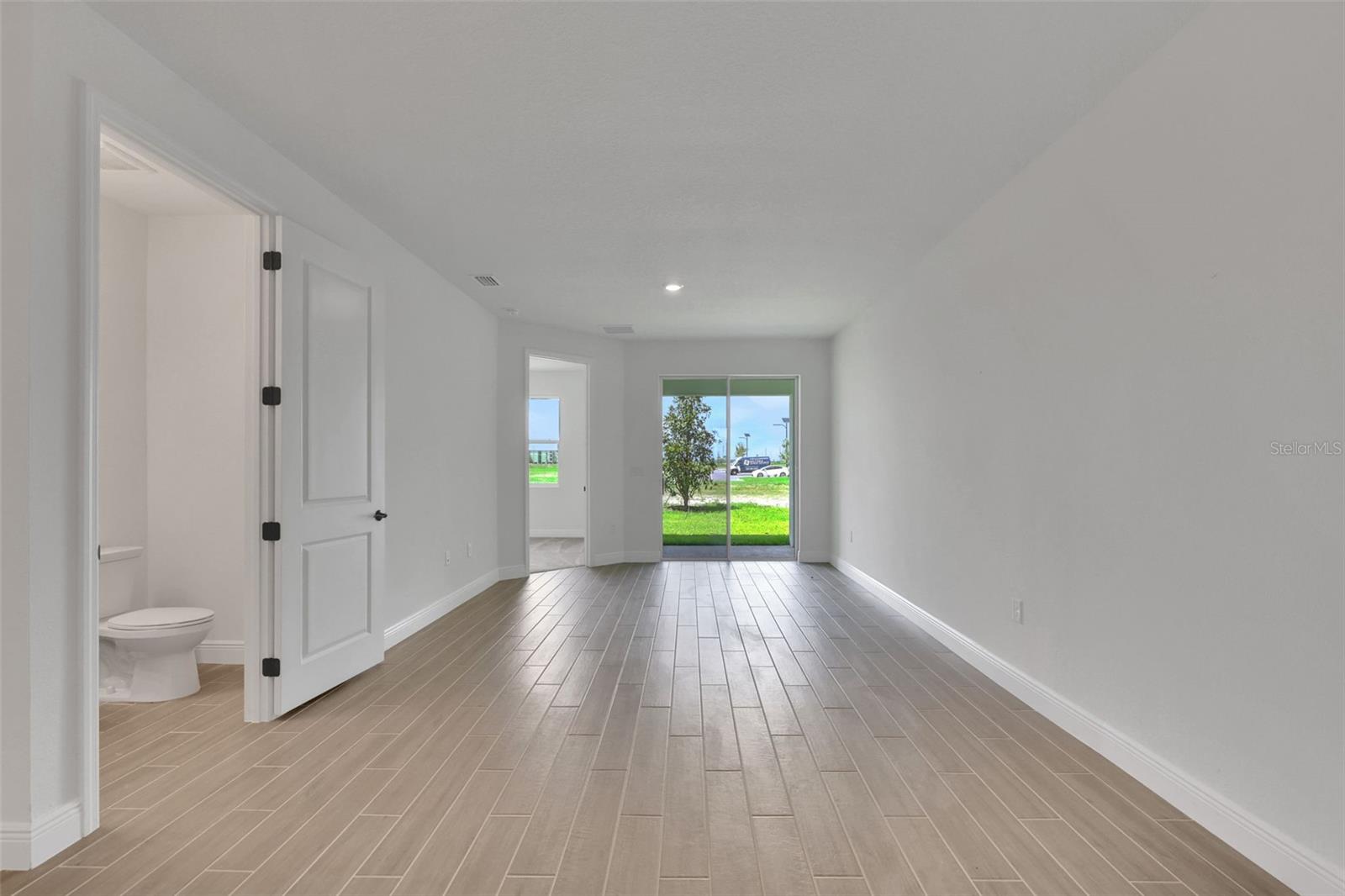 Image 17 of 45 For 7582 Sea Oak Court