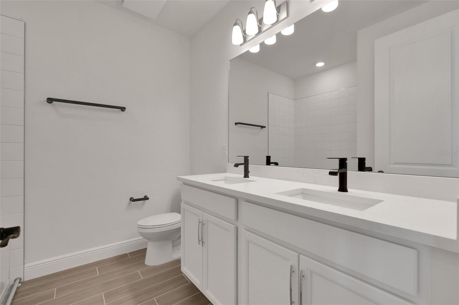 Image 31 of 45 For 7582 Sea Oak Court