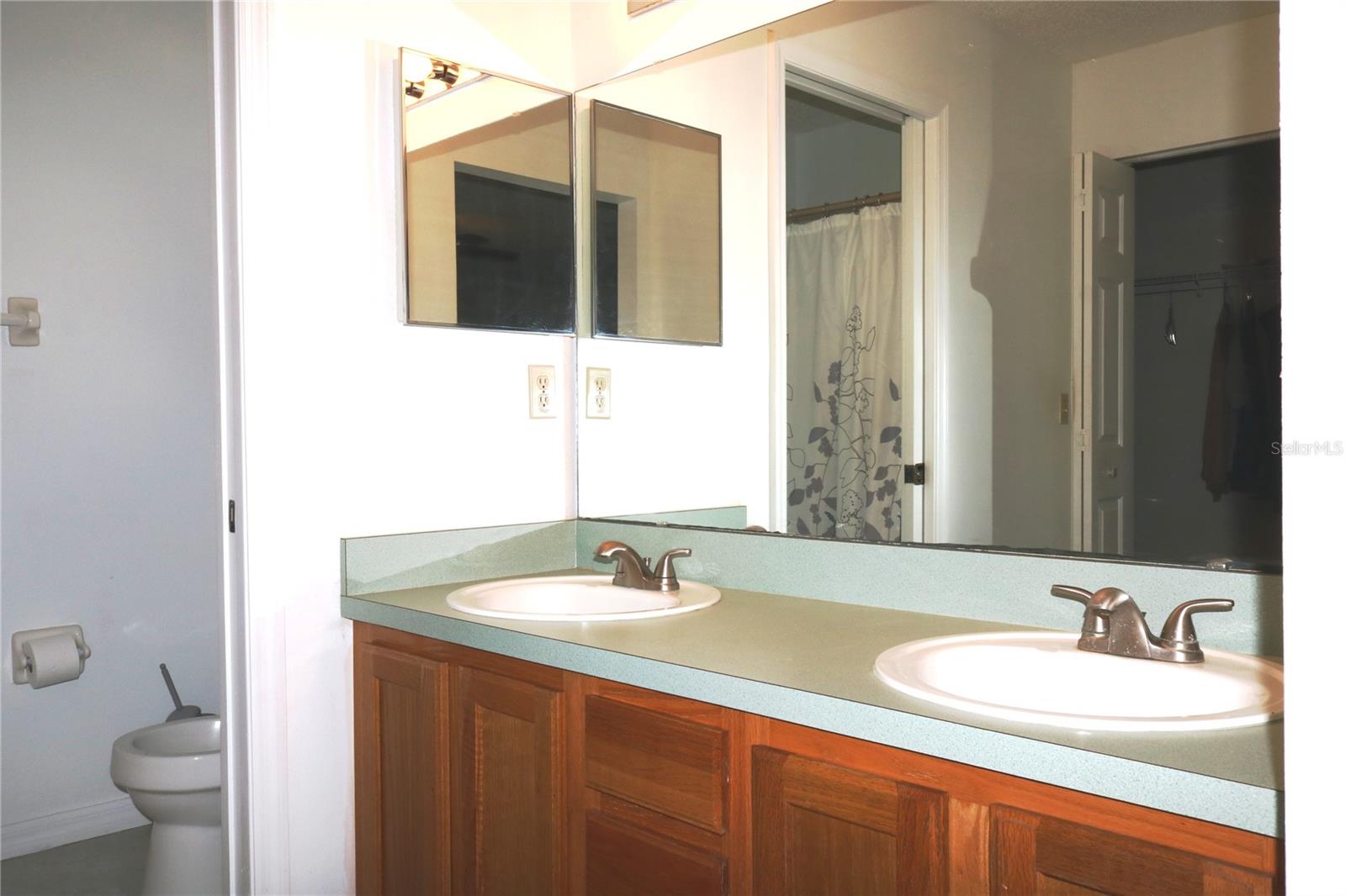 Image 14 of 39 For 651 Timbercrest Drive