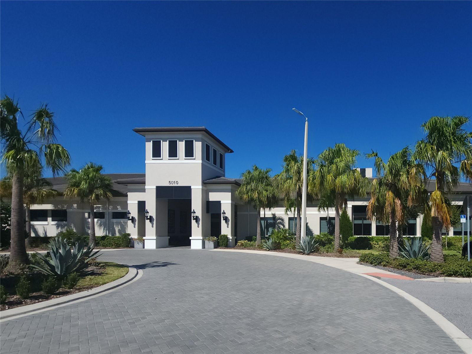 Listing photo id 36 for 5013 Sevilla Shores Drive