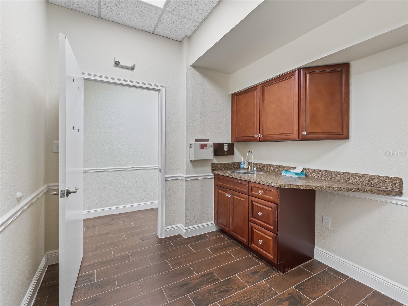 Image 10 of 41 For 837 Main Street