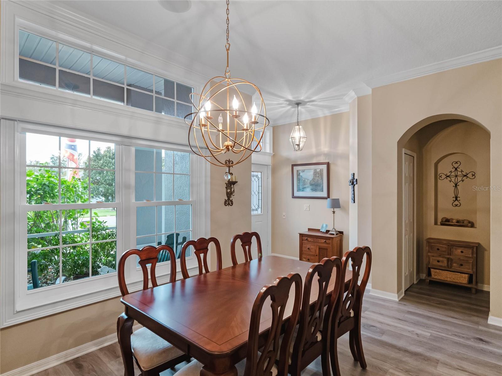 Image 10 of 66 For 20744 Queen Alexandra Drive