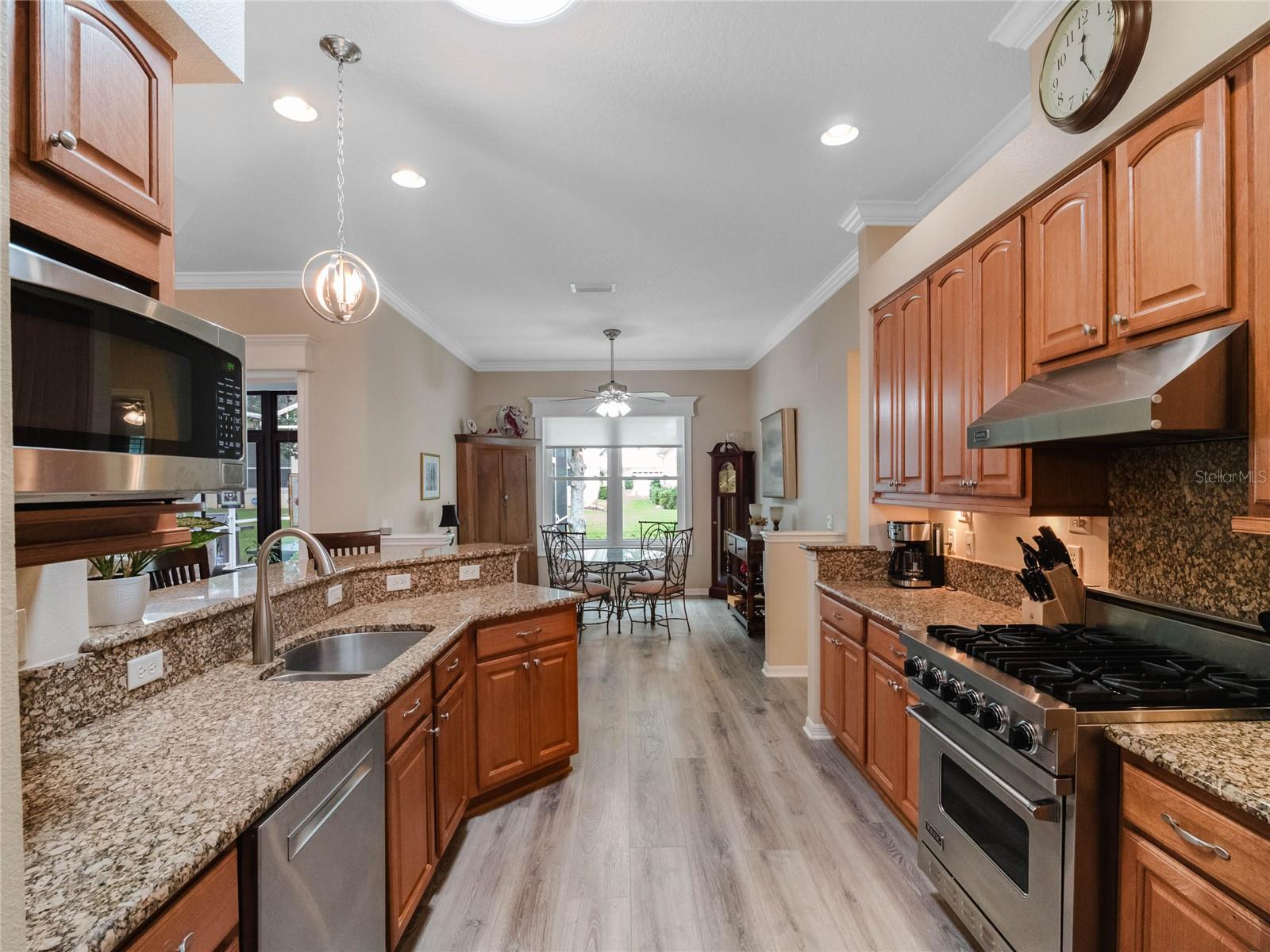 Image 12 of 66 For 20744 Queen Alexandra Drive