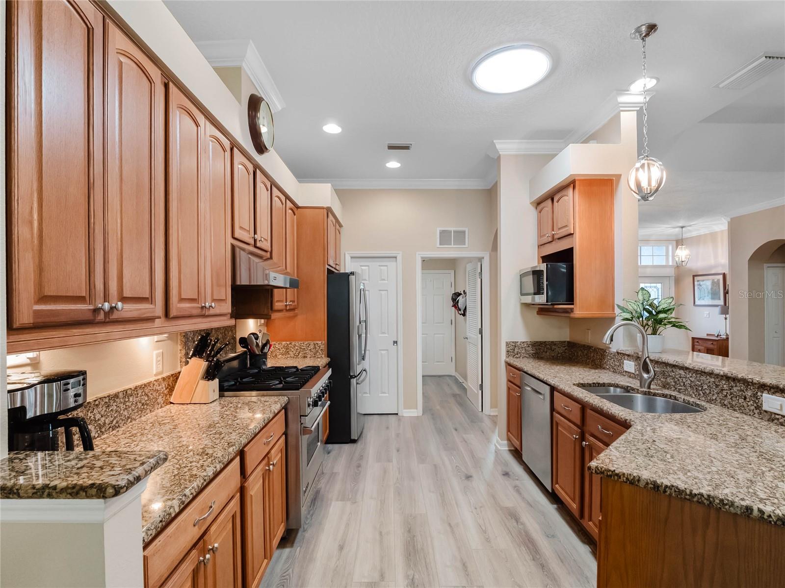 Image 15 of 66 For 20744 Queen Alexandra Drive