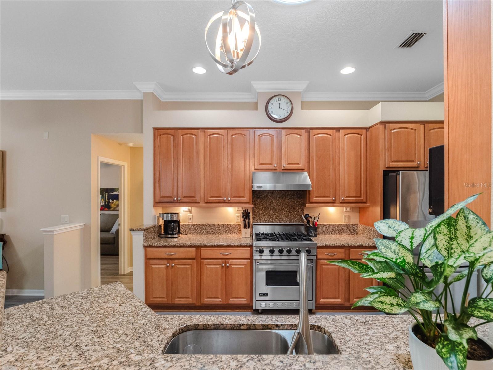 Image 17 of 66 For 20744 Queen Alexandra Drive