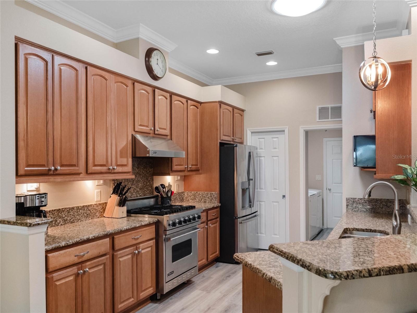 Image 18 of 66 For 20744 Queen Alexandra Drive