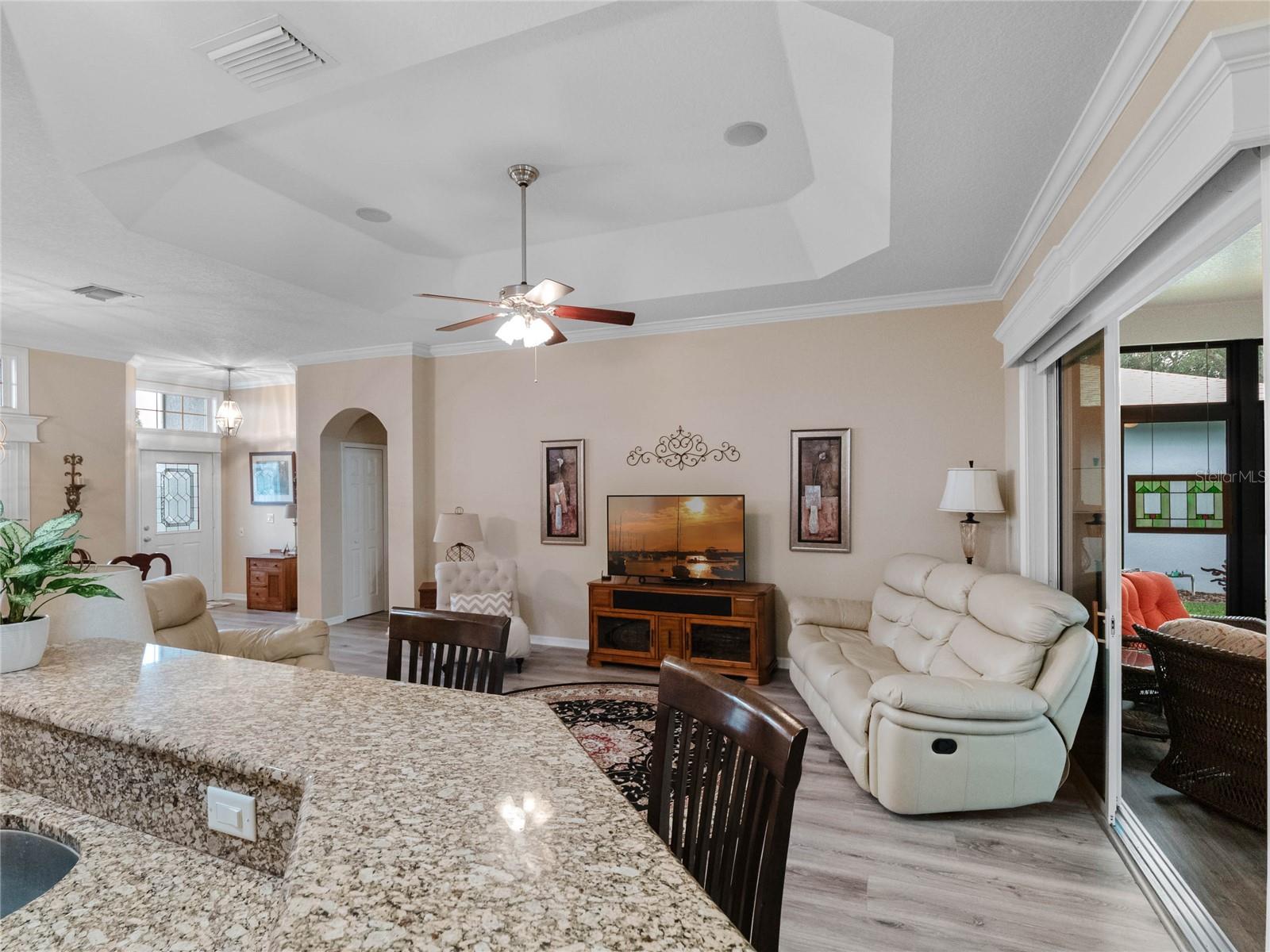 Image 19 of 66 For 20744 Queen Alexandra Drive