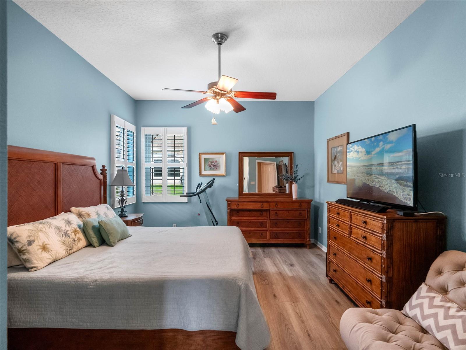 Image 24 of 66 For 20744 Queen Alexandra Drive