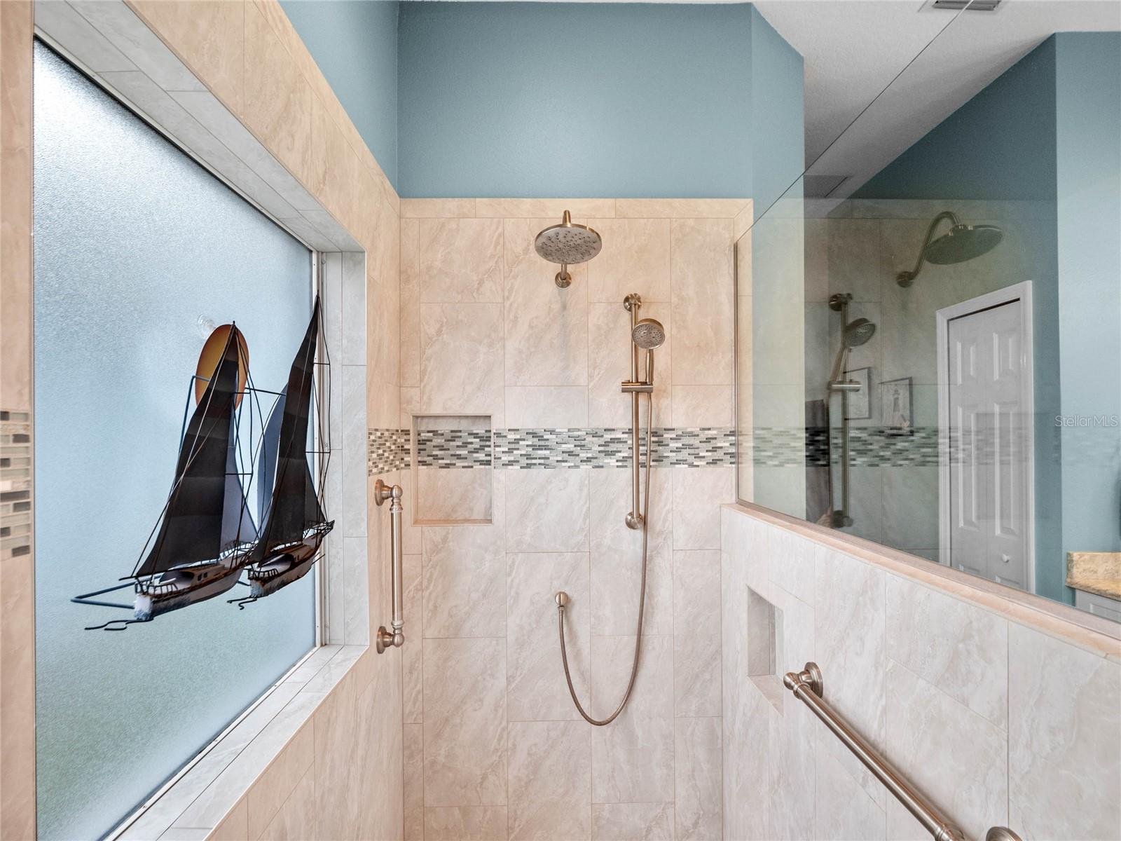 Image 27 of 66 For 20744 Queen Alexandra Drive