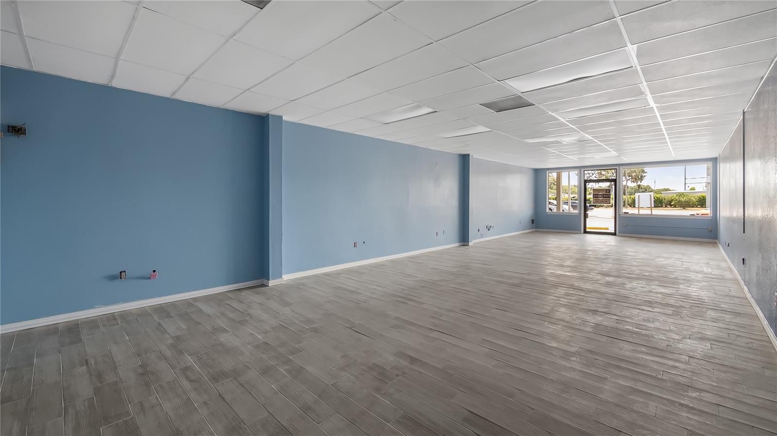 Image 11 of 17 For 390 Burleigh Boulevard 336