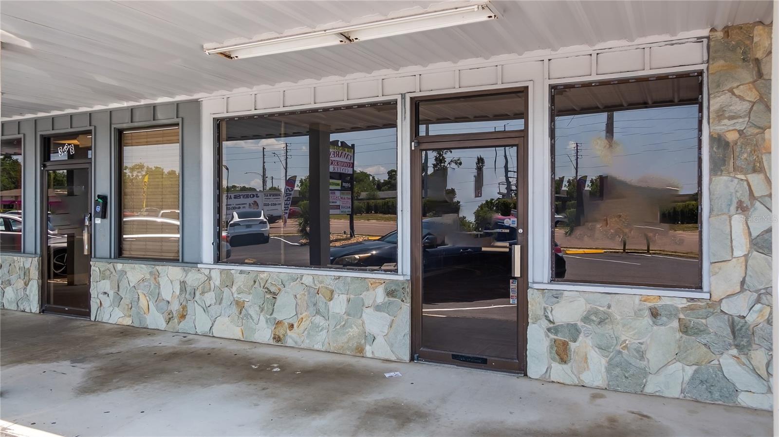 Image 16 of 17 For 390 Burleigh Boulevard 336