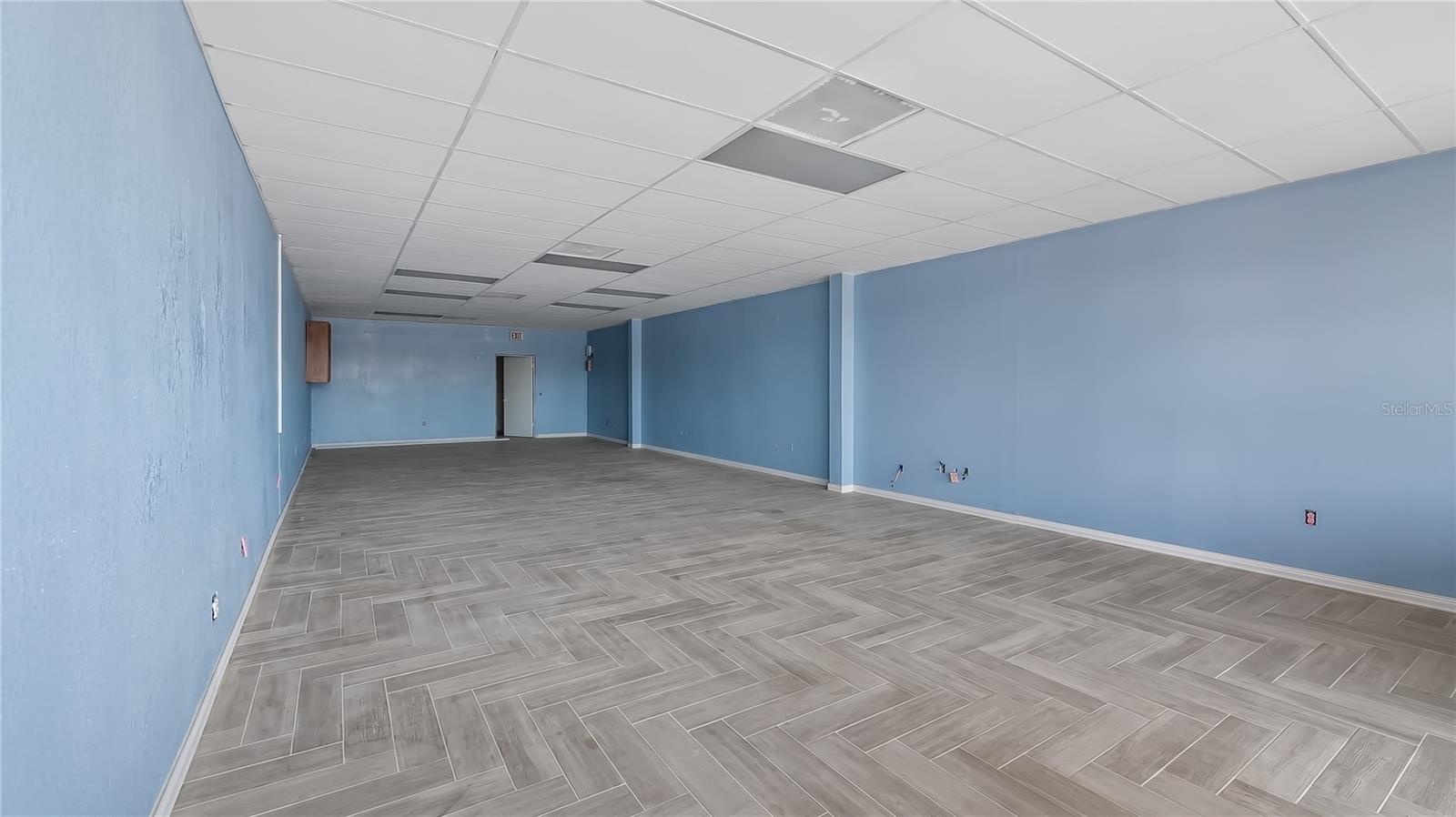 Image 9 of 17 For 390 Burleigh Boulevard 336