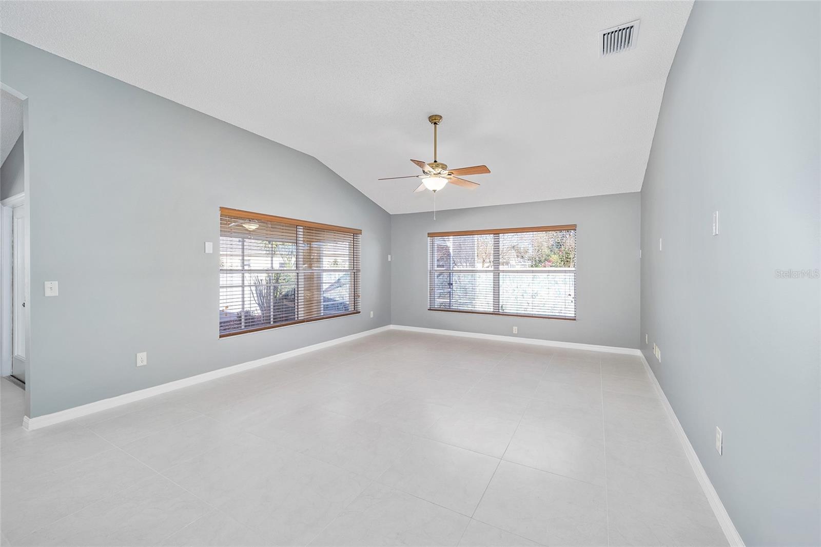 Image 11 of 46 For 17113 78th Larchmont Court
