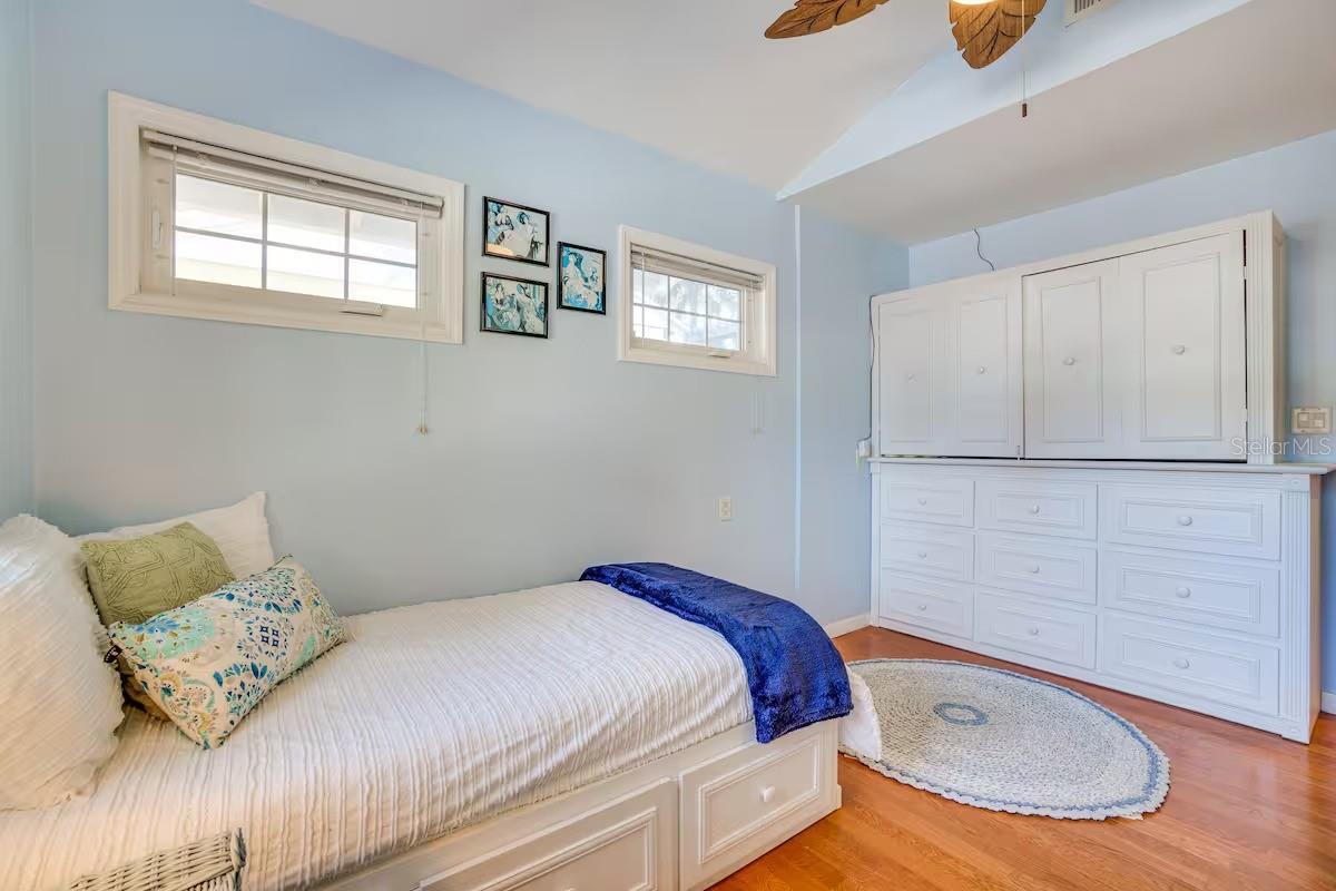 Image 19 of 33 For 422 11th Avenue