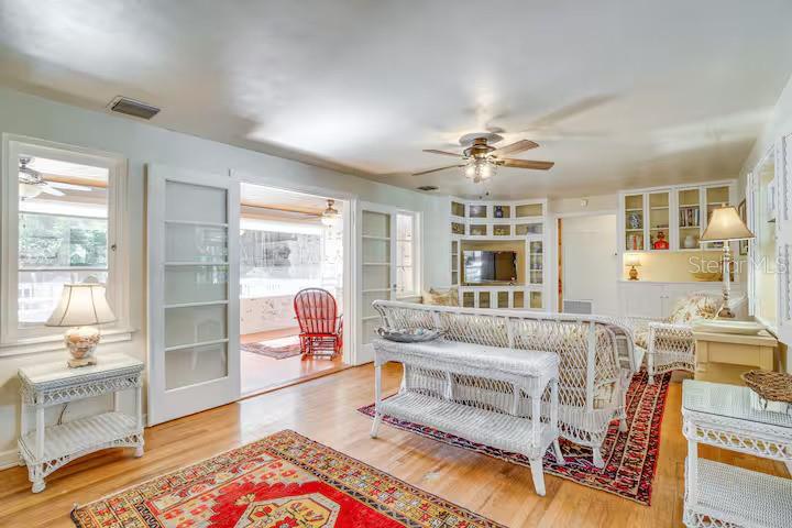 Image 4 of 33 For 422 11th Avenue