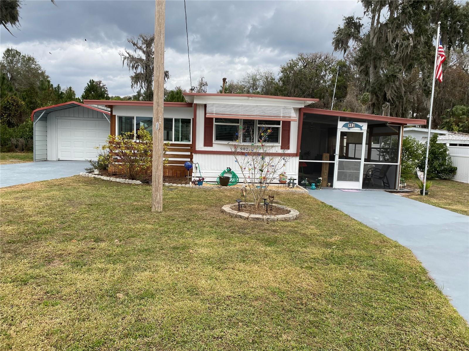 Details for 982 Cr 461  , LAKE PANASOFFKEE, FL 33538