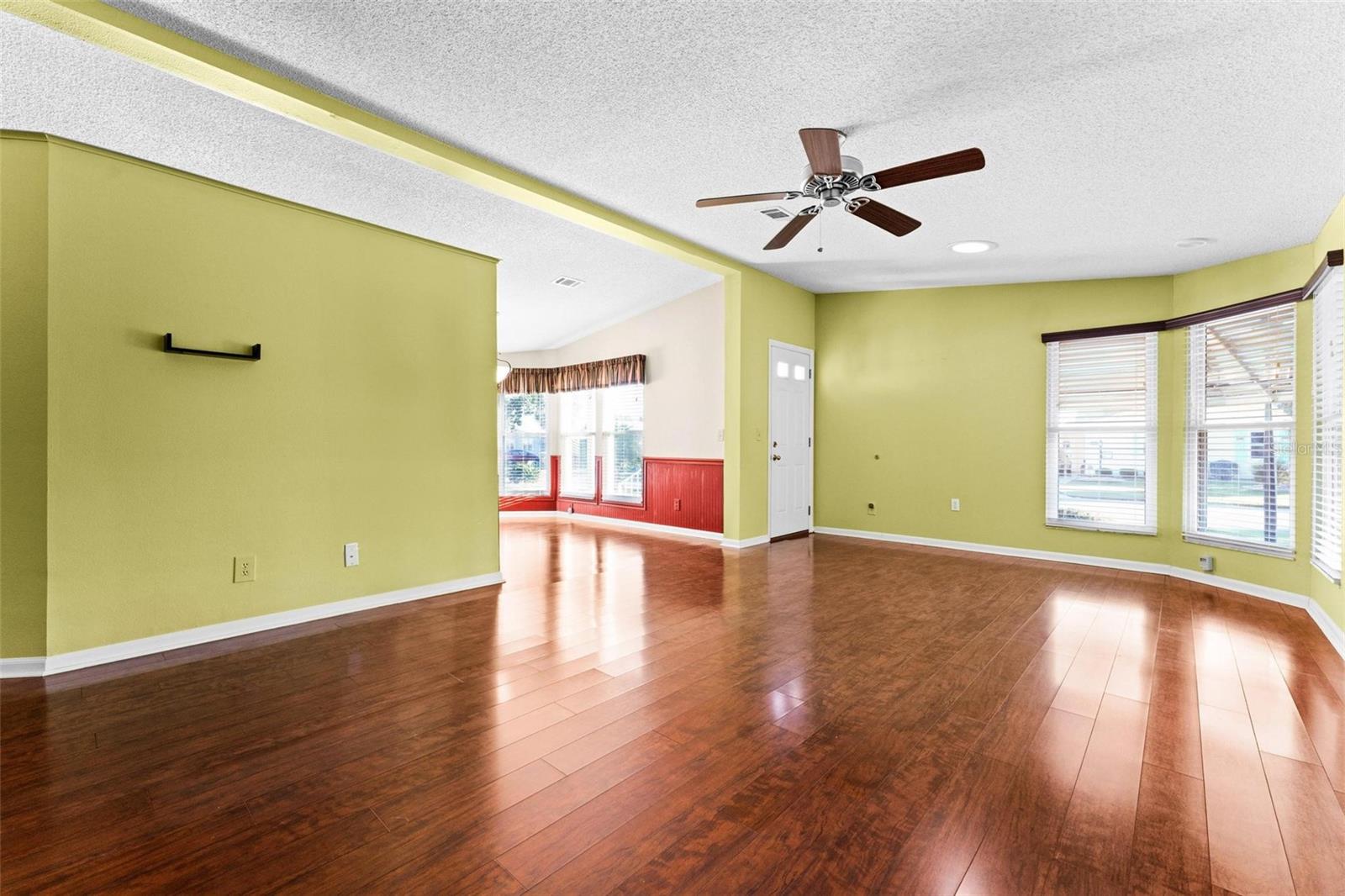 Image 12 of 61 For 1121 Paradise Drive