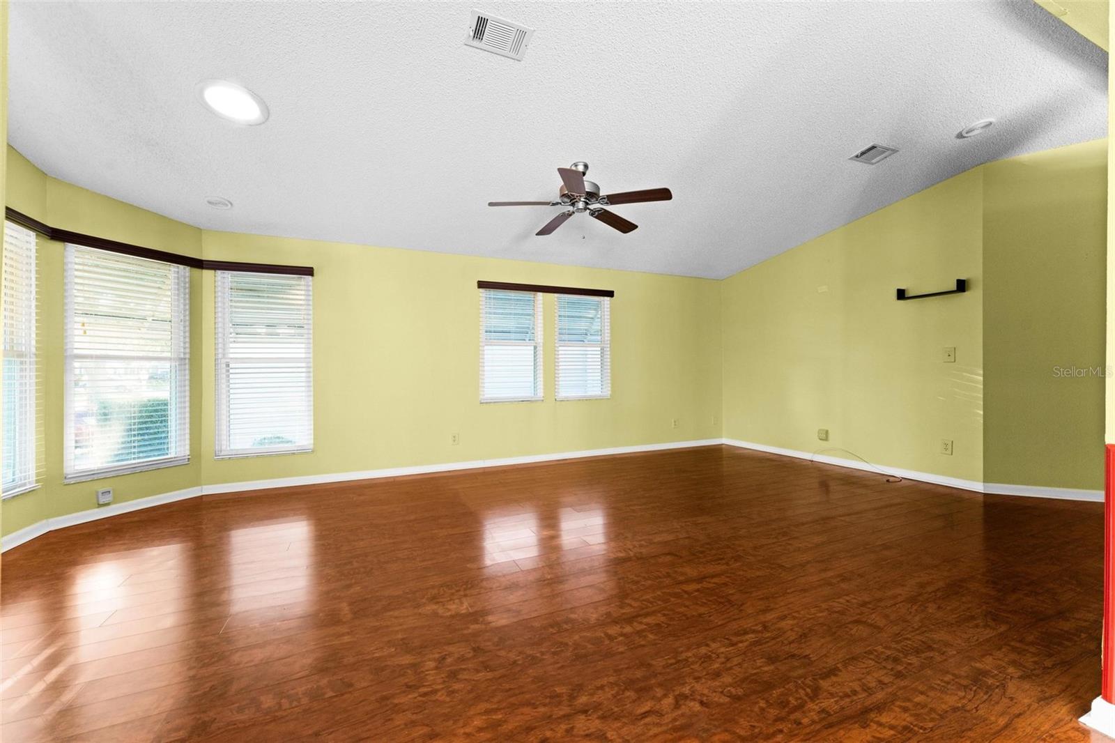 Image 13 of 61 For 1121 Paradise Drive