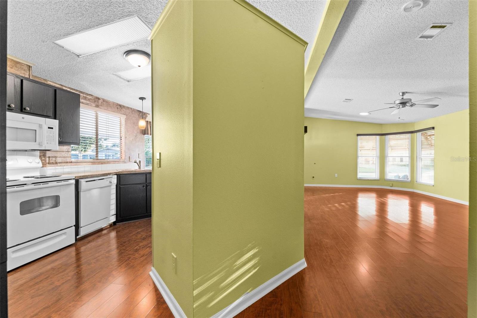 Image 14 of 61 For 1121 Paradise Drive