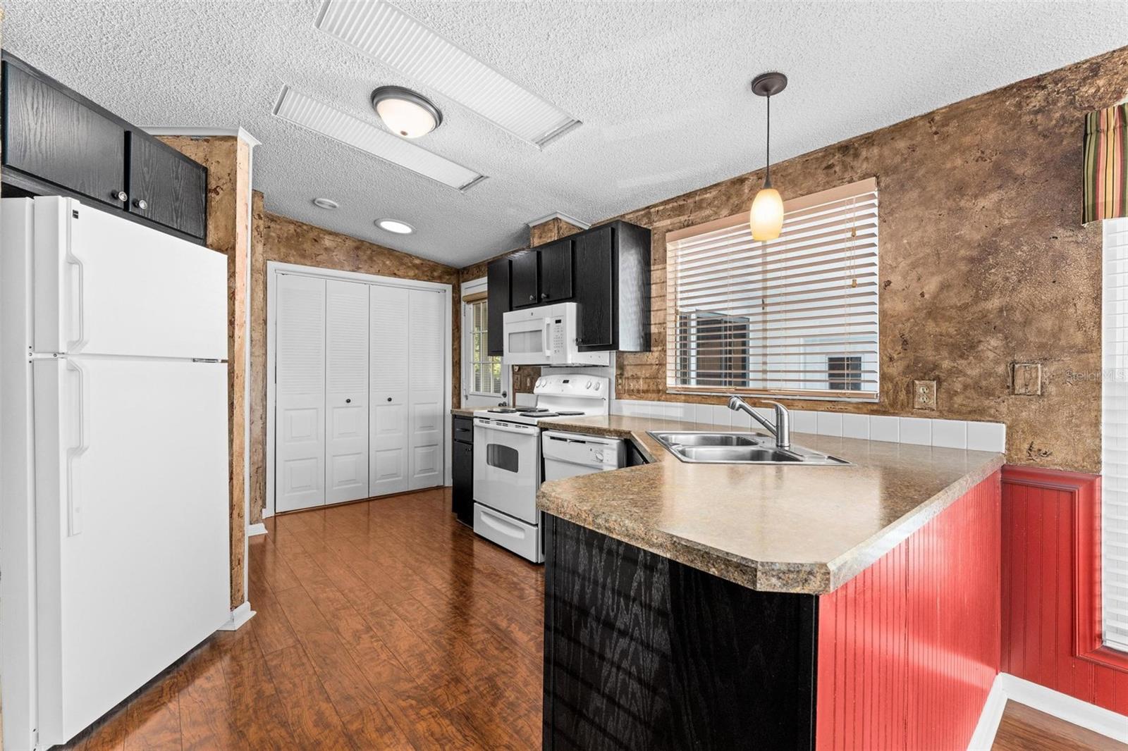 Image 15 of 61 For 1121 Paradise Drive