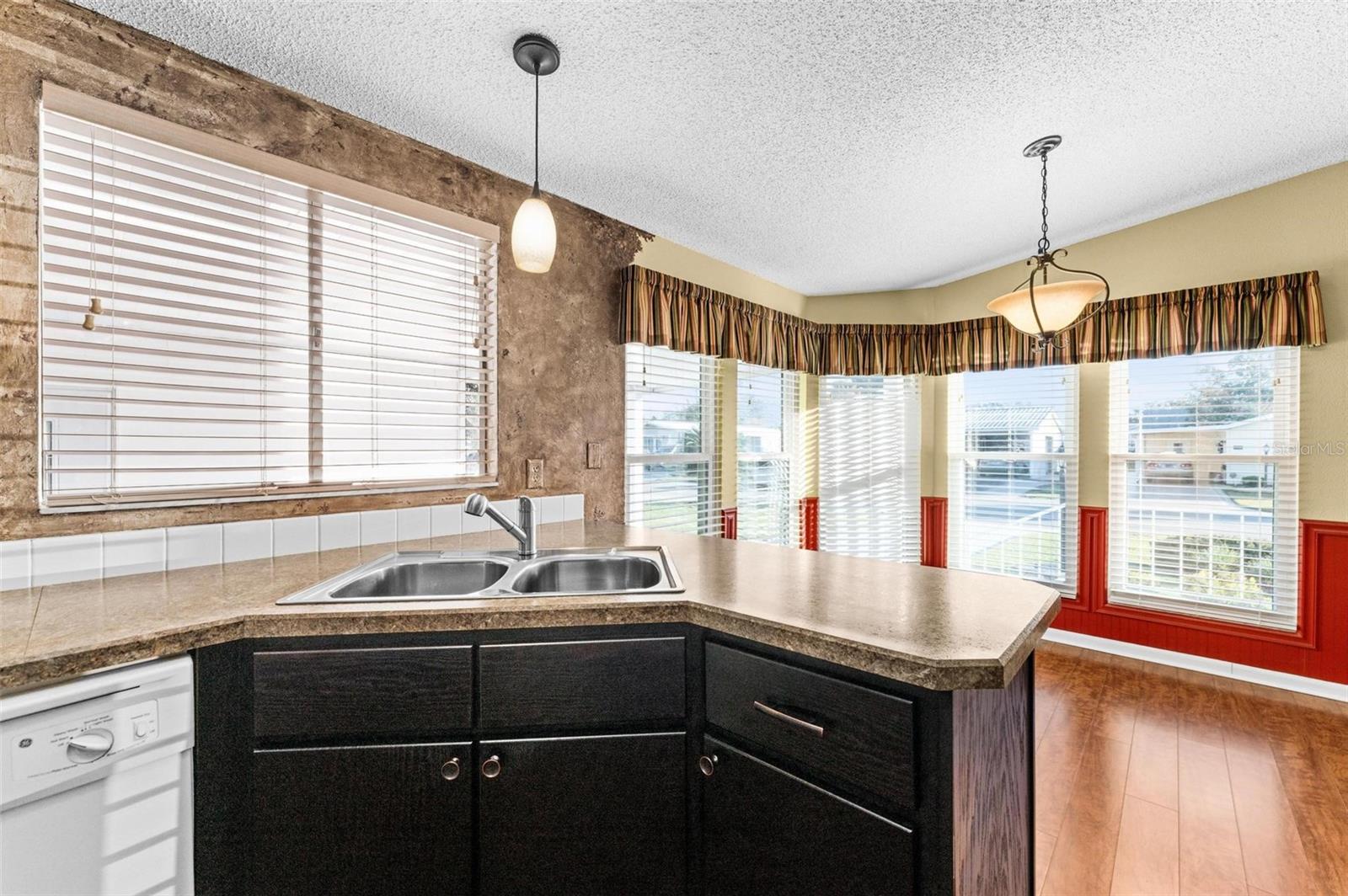 Image 16 of 61 For 1121 Paradise Drive