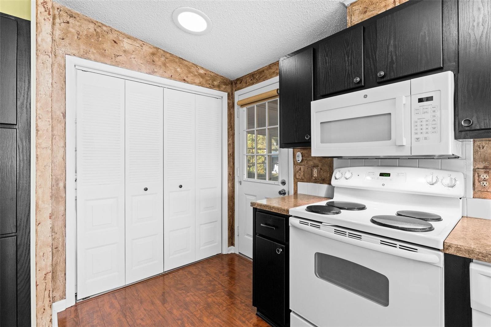 Image 18 of 61 For 1121 Paradise Drive