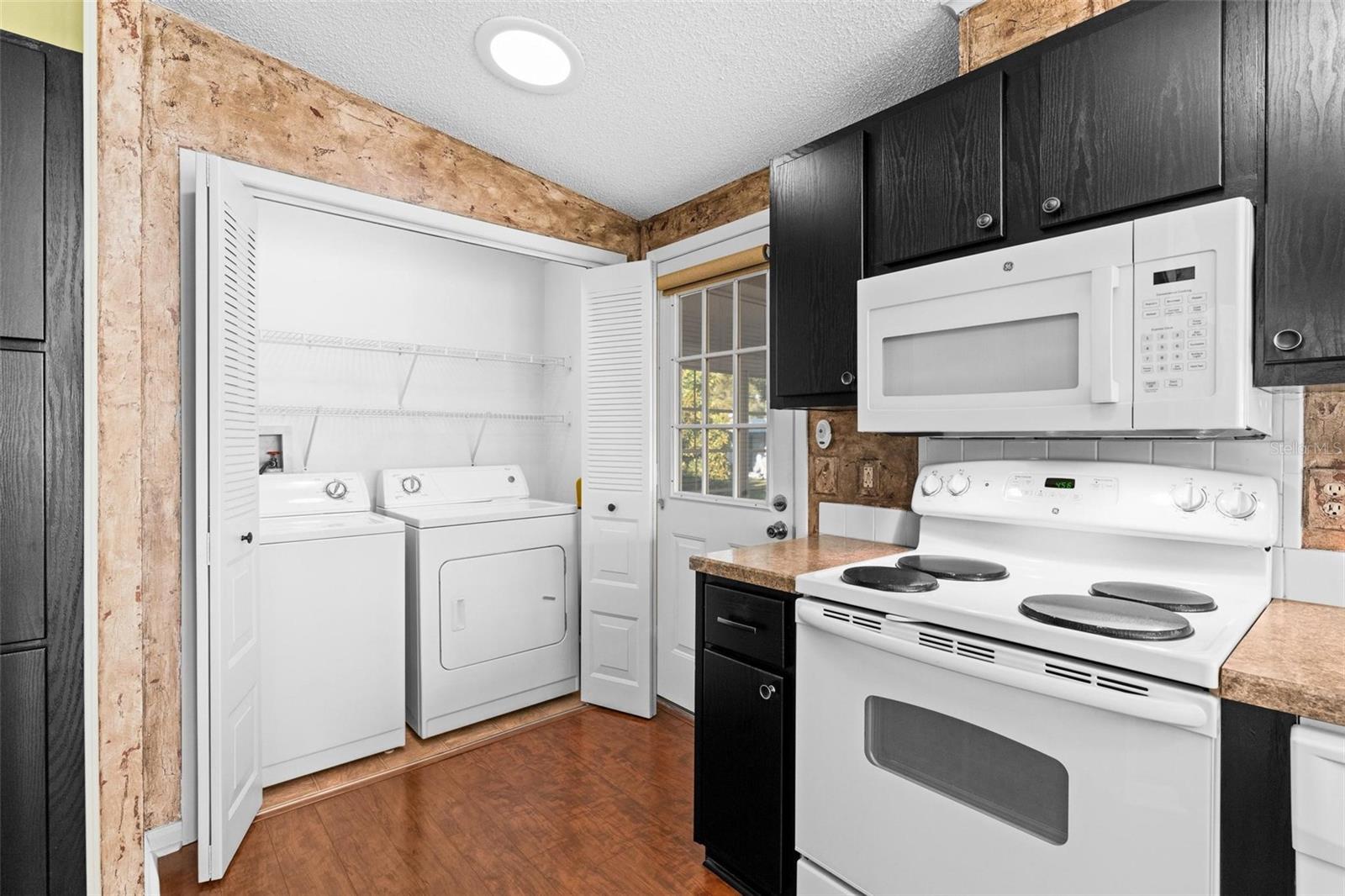 Image 19 of 61 For 1121 Paradise Drive