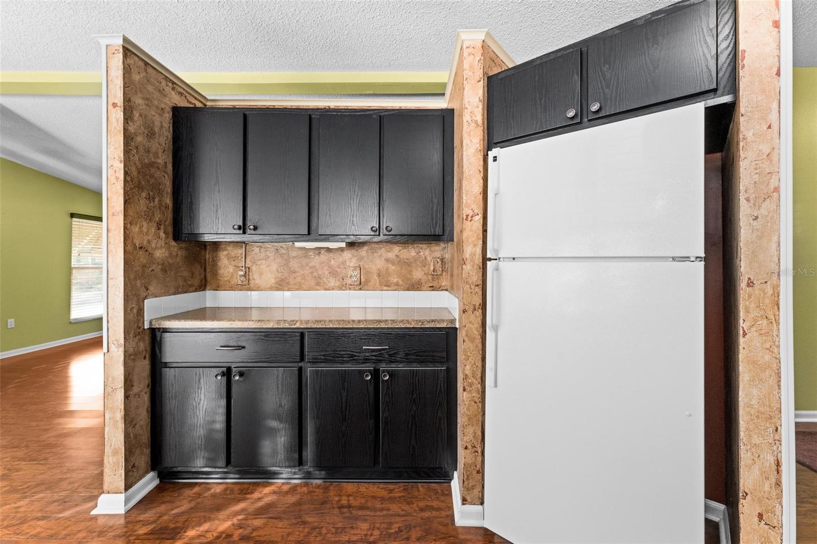 Image 21 of 61 For 1121 Paradise Drive