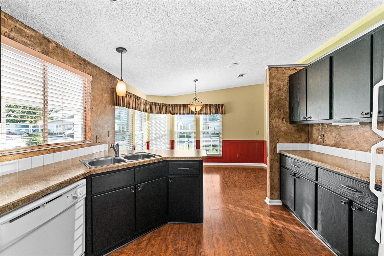 Image 22 of 61 For 1121 Paradise Drive