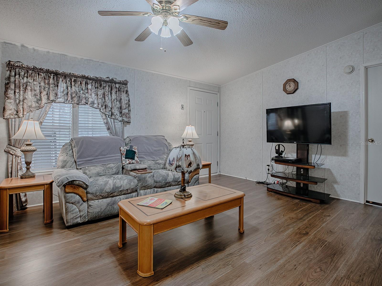 Listing photo id 8 for 3284 20th Lane