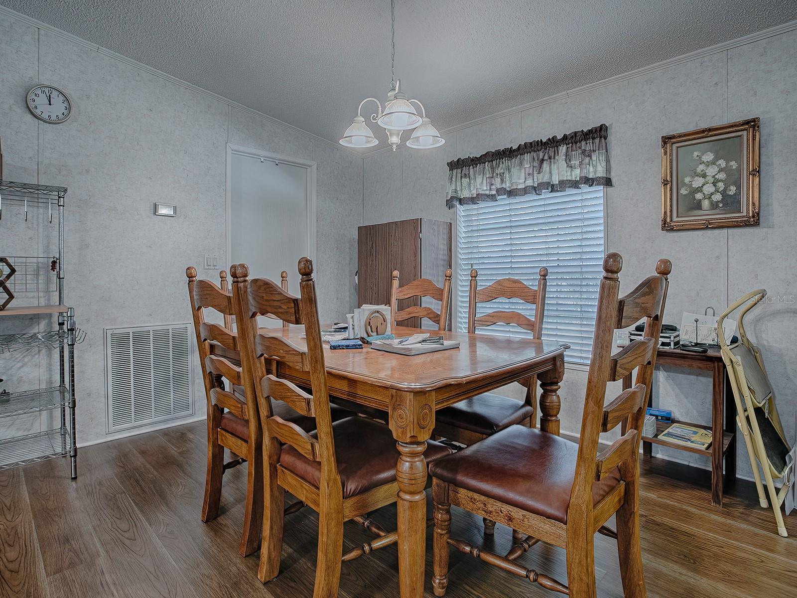 Listing photo id 10 for 3284 20th Lane