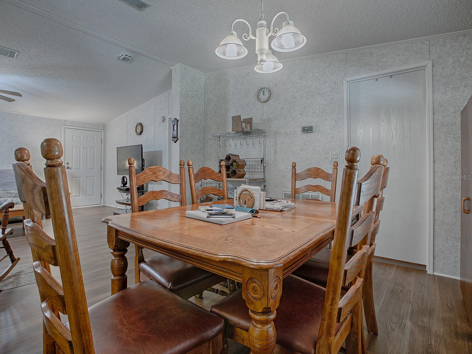 Listing photo id 11 for 3284 20th Lane