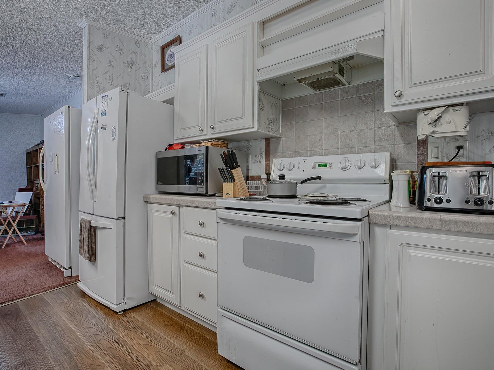 Listing photo id 12 for 3284 20th Lane