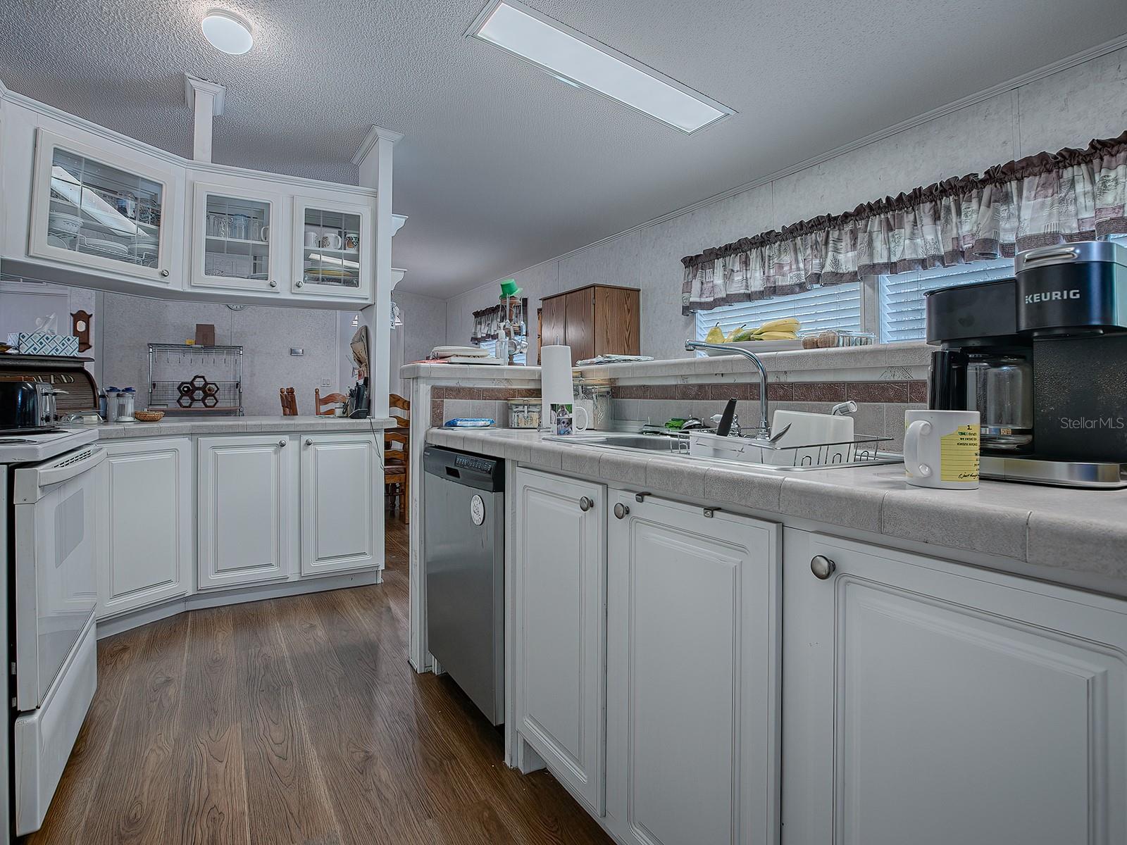 Listing photo id 15 for 3284 20th Lane